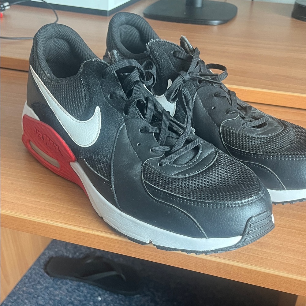 Nike Men's Black and Gray Sneakers with Red Accents
